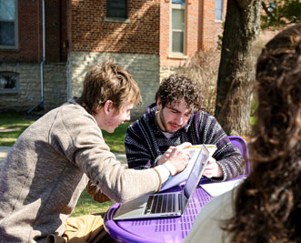 A student meets with a Cornell College admission counselor to discuss the application process.