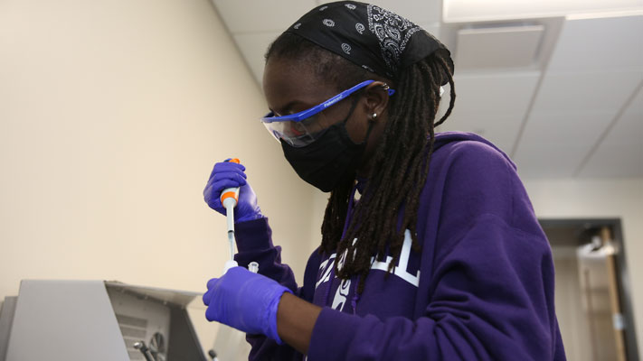 a Cornell College biochemistry and molecular biology student works on research in the chemistry lab