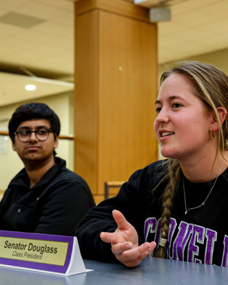 Cornell College students vote in student senate meeting