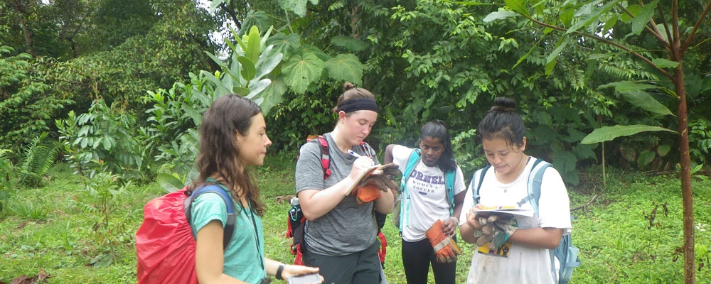 Biology class during an off-studies course to Costa Rica. 